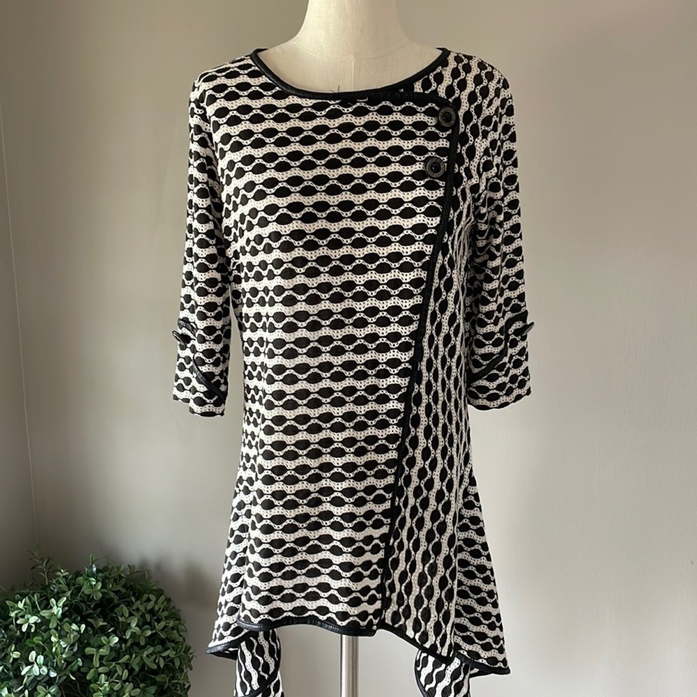 LINDI two tone textured pull over tunic asymmetrical high low hem 3/4 sleeve Med